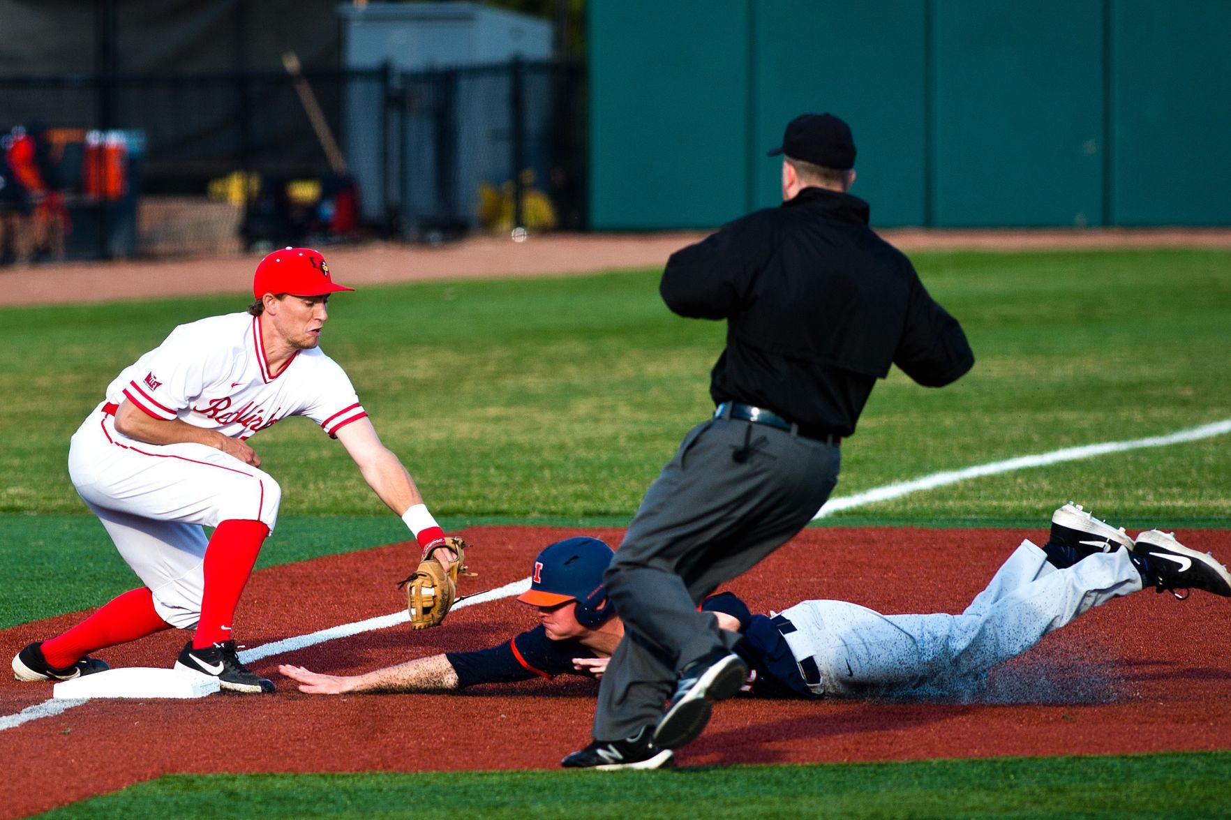 Close play